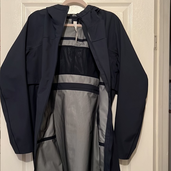 Lululemon rain jacket - Picture 5 of 6